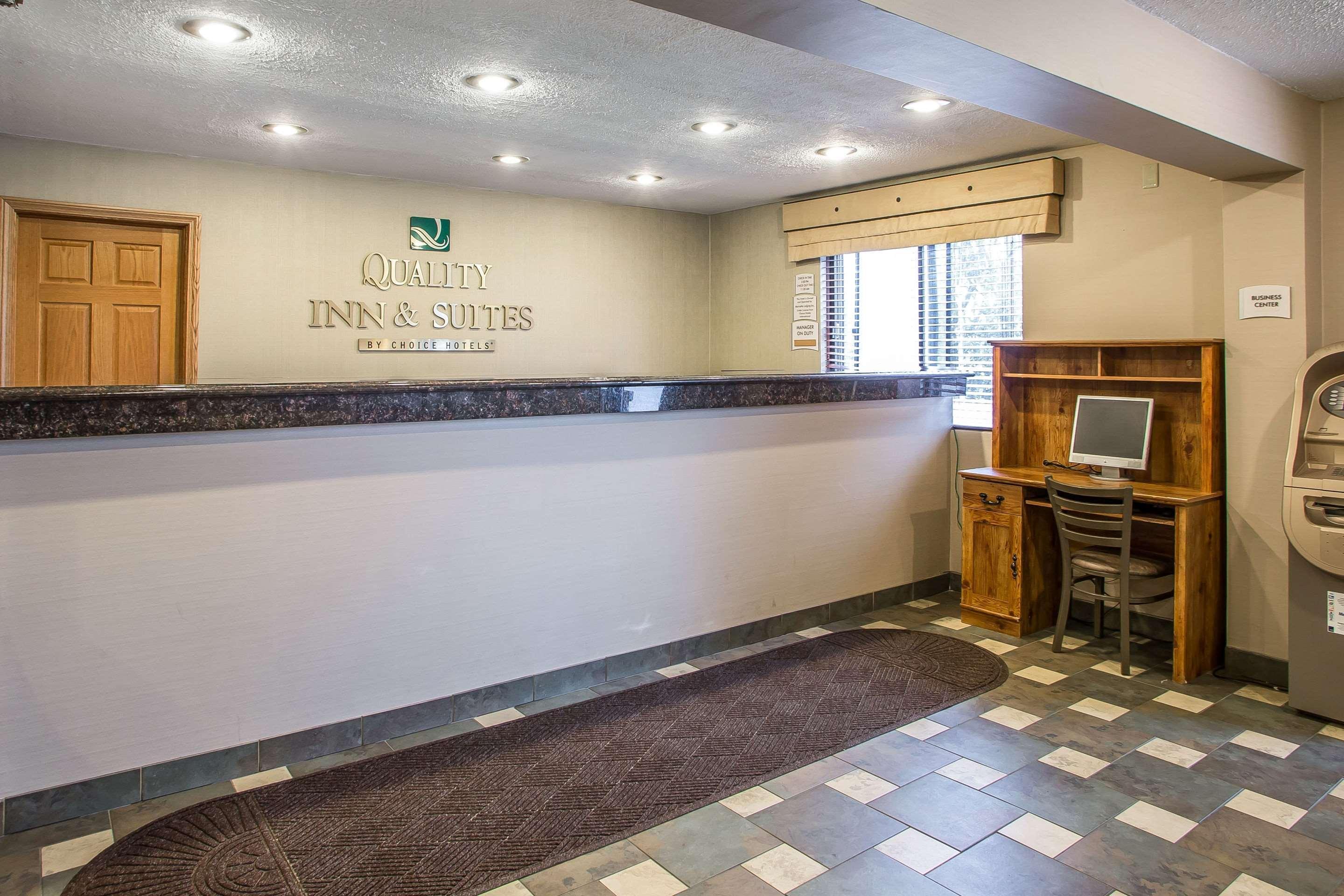 Quality Inn & Suites Marinette Exteriör bild