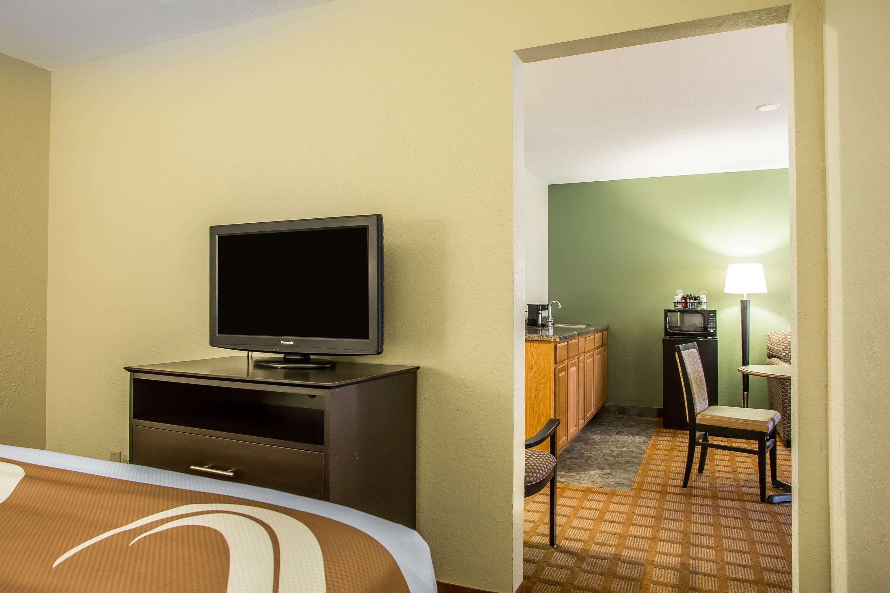 Quality Inn & Suites Marinette Exteriör bild