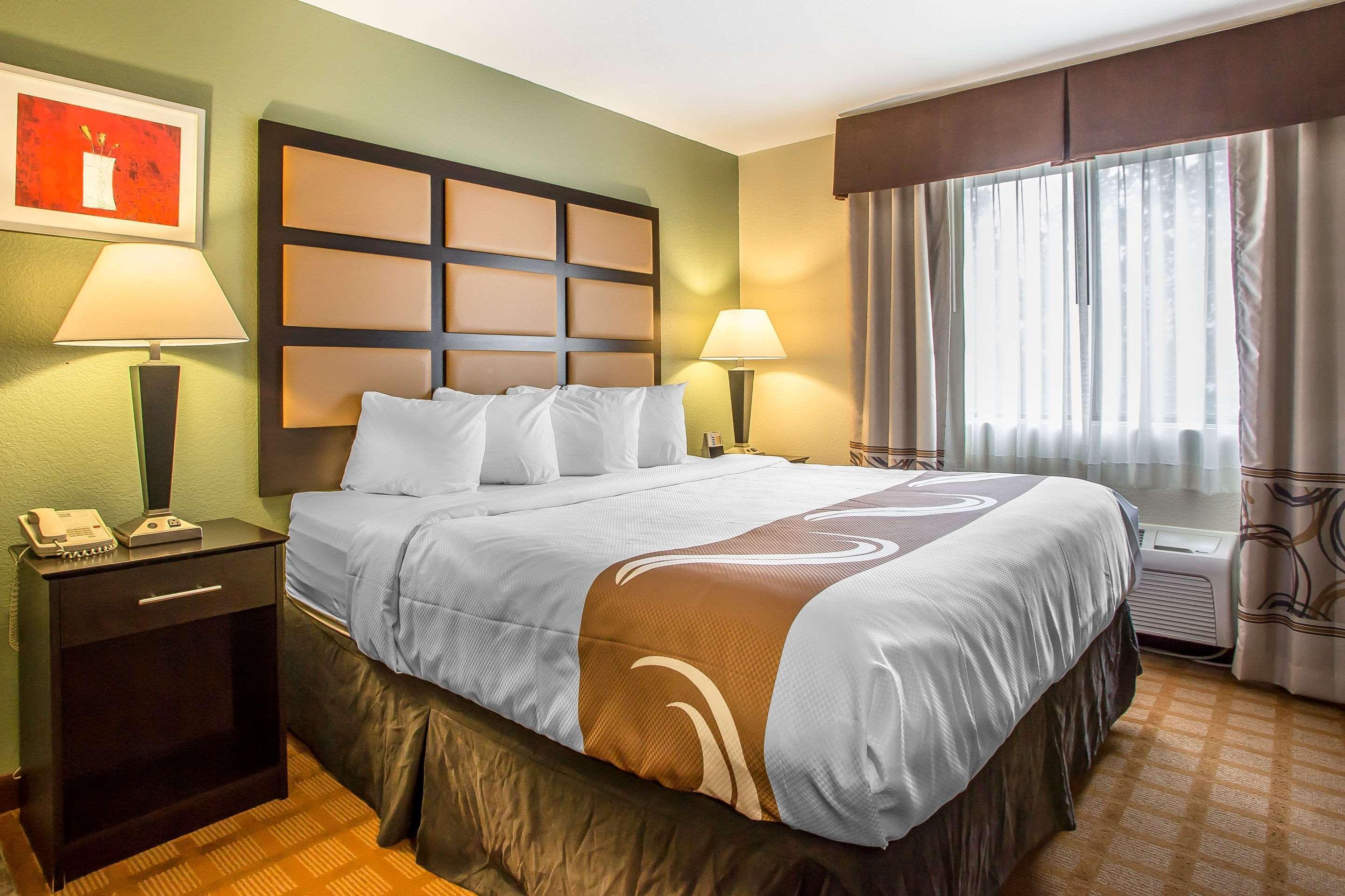 Quality Inn & Suites Marinette Exteriör bild
