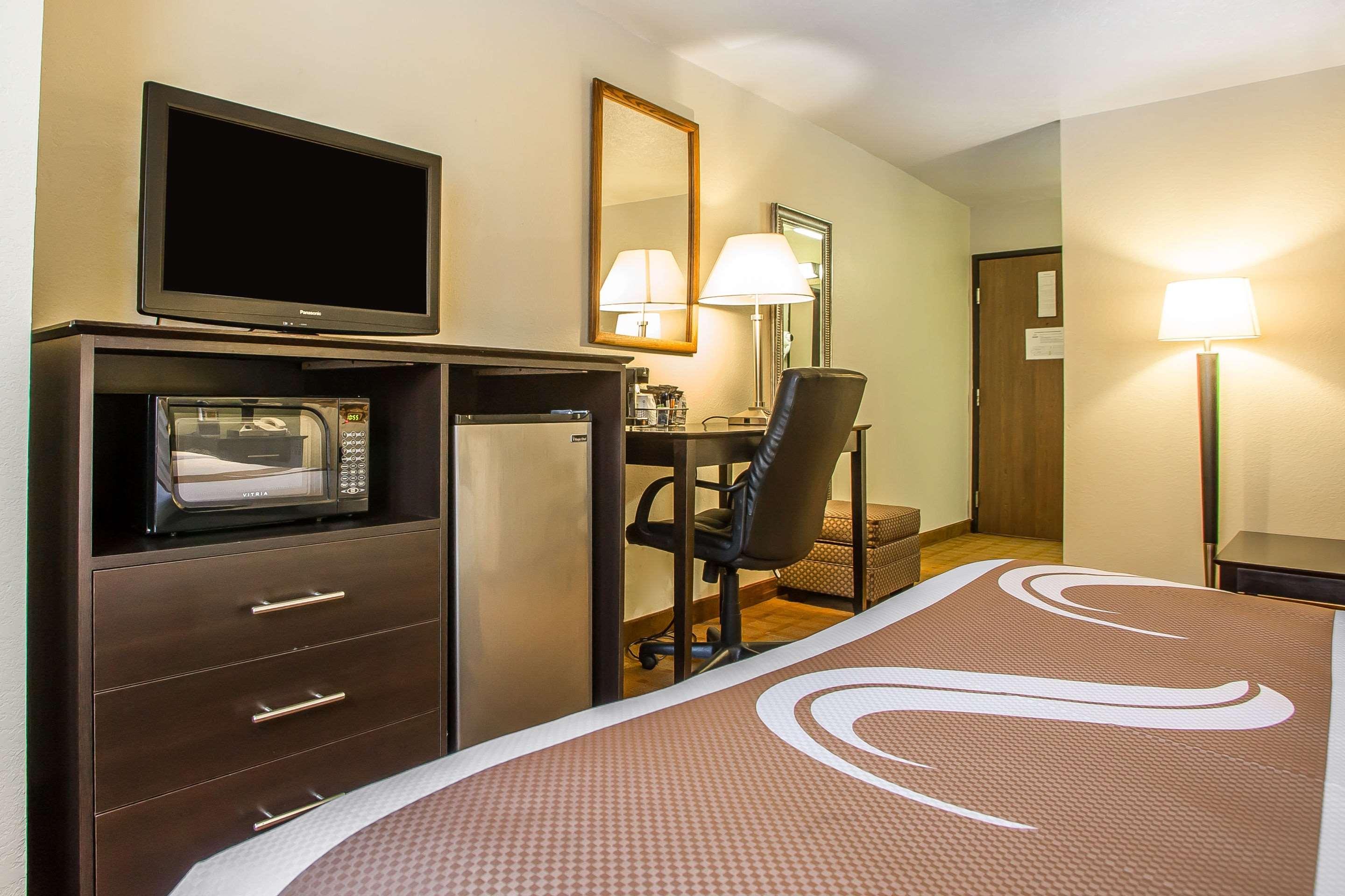 Quality Inn & Suites Marinette Exteriör bild