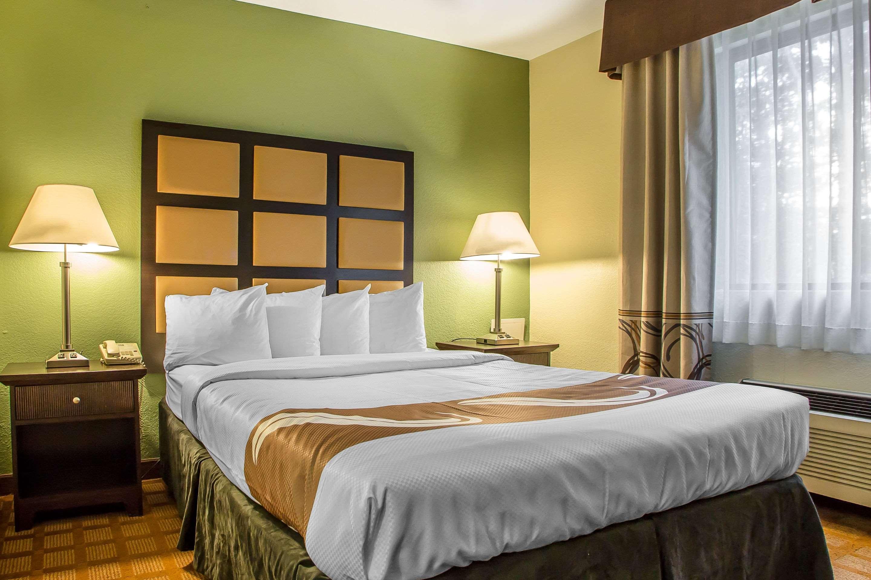 Quality Inn & Suites Marinette Exteriör bild