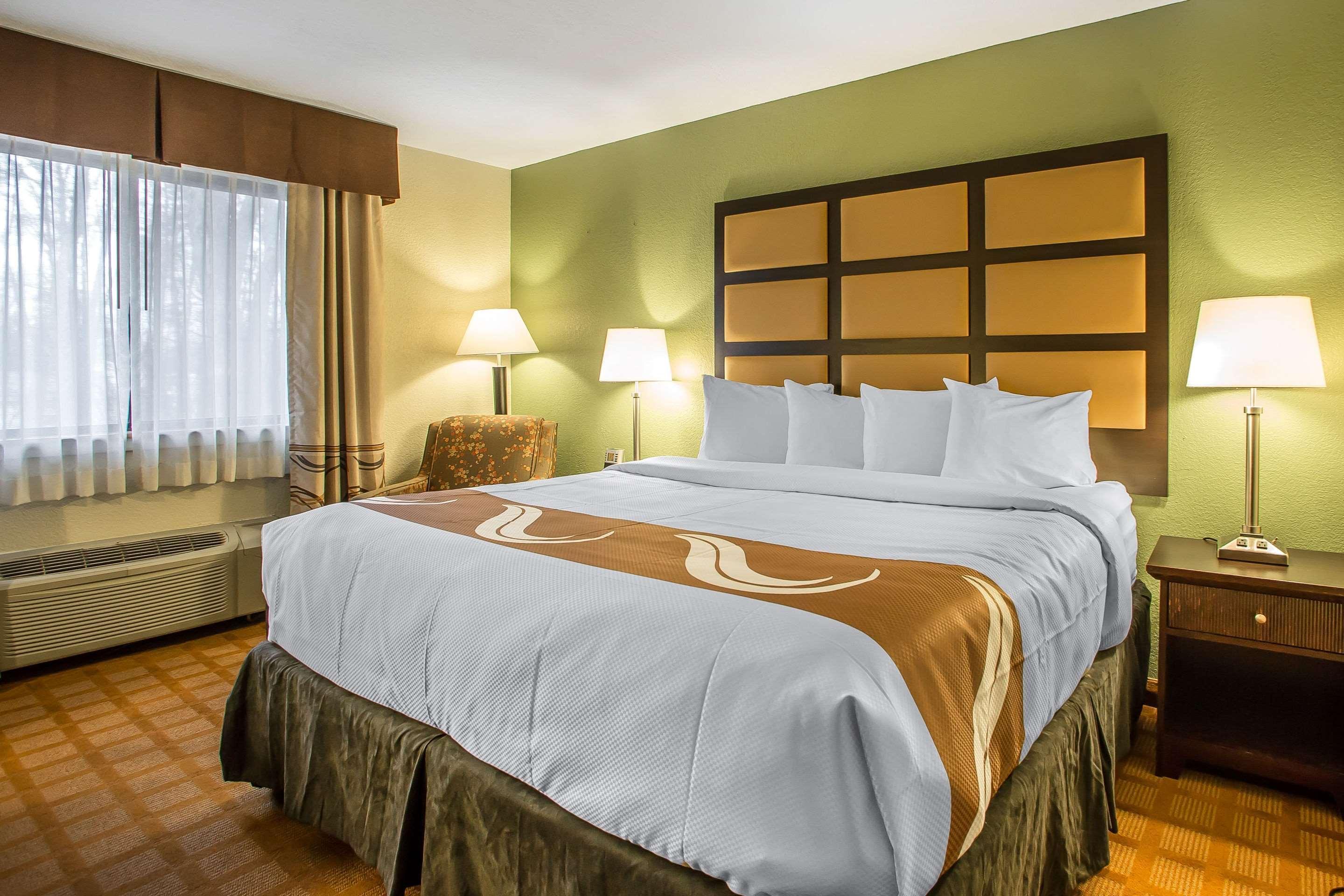 Quality Inn & Suites Marinette Exteriör bild