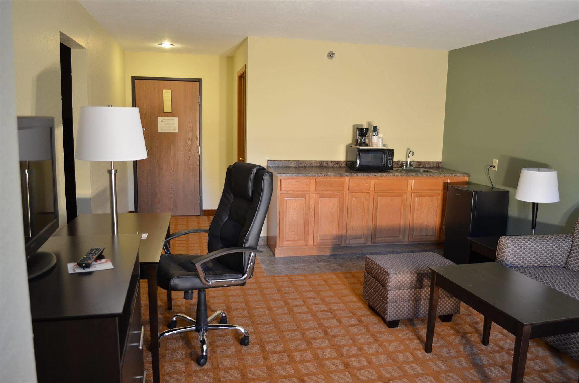 Quality Inn & Suites Marinette Exteriör bild